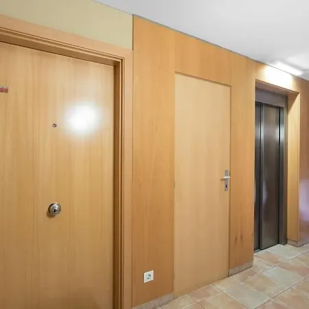 & Spacious Flat With Pool Near Fenals Apartment