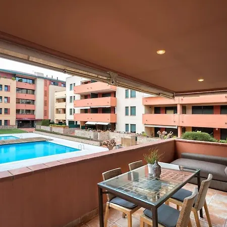 & Spacious Flat With Pool Near Fenals Apartment