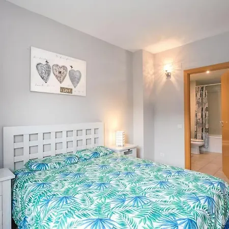 & Spacious Flat With Pool Near Fenals