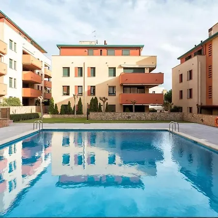 & Spacious Flat With Pool Near Fenals Apartment *