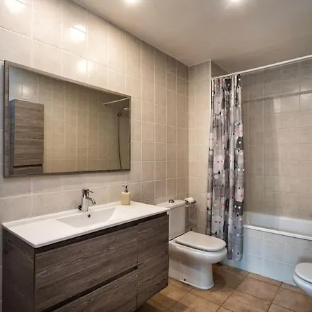 & Spacious Flat With Pool Near Fenals * Lloret de Mar